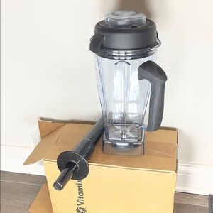 Vitamix Standard Blender Container with Black Lid & Handle
